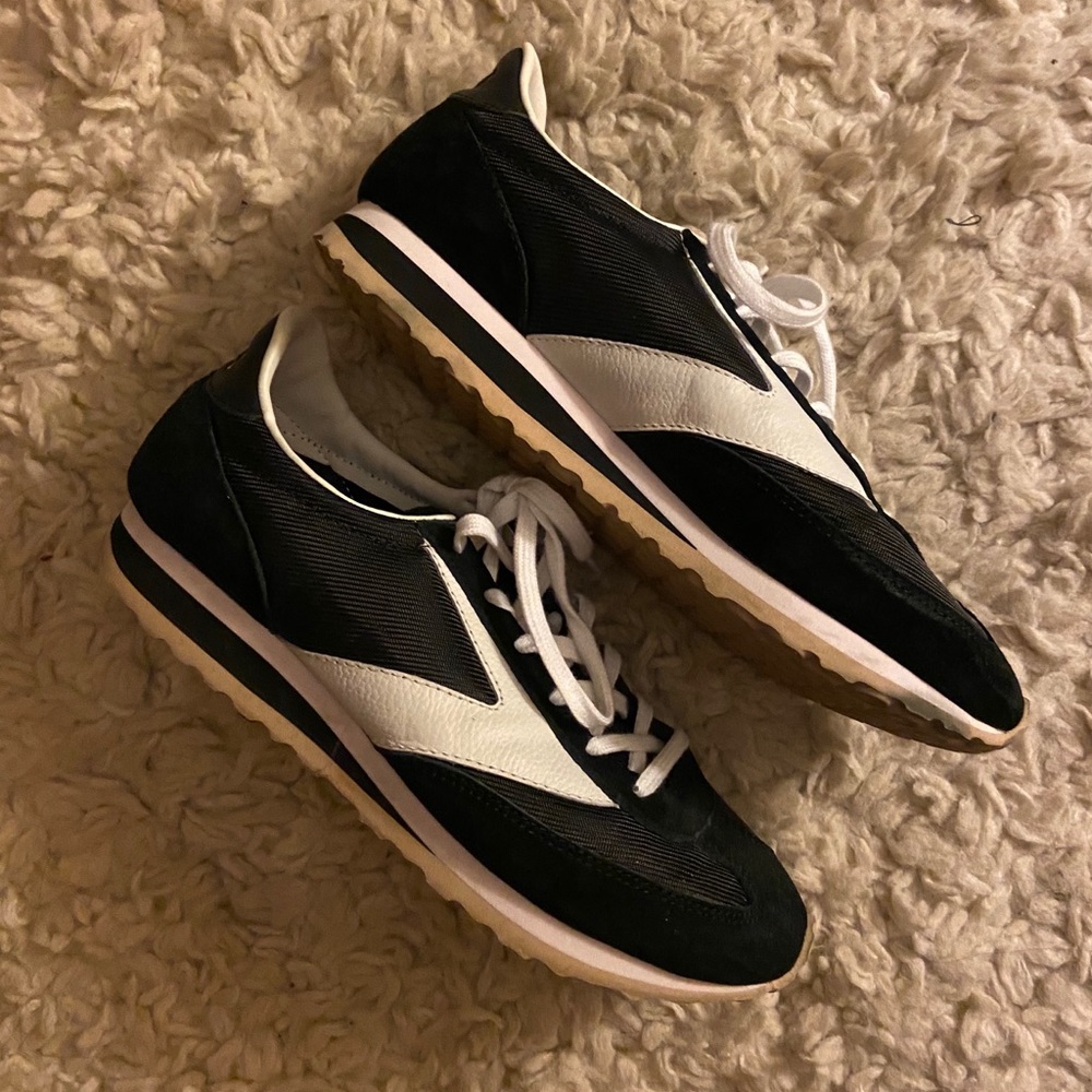 Brooks Sneakers